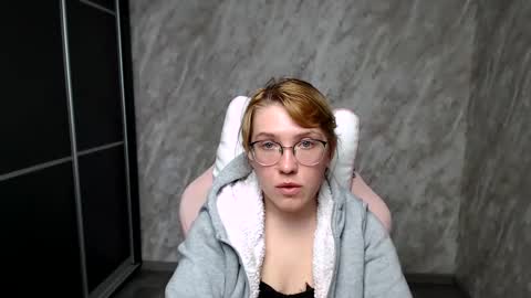 Snapshot of reginasmilee chatting on 12, 3, 2025 Regina online show from 12, 3, 2025