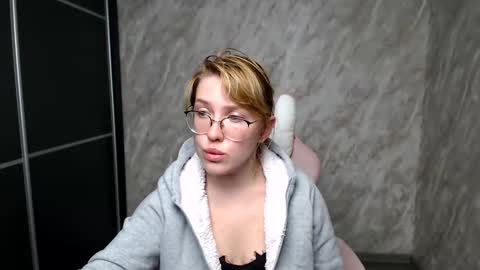 Snapshot of reginasmilee chatting on 12, 3, 2025 Regina online show from 12, 3, 2025