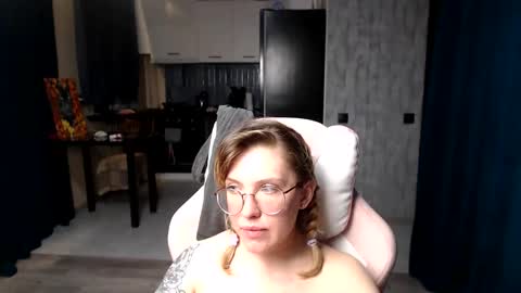 Snapshot of reginasmilee chatting on 10, 9, 2025 Regina online show from 10, 9, 2025