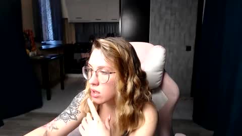 Snapshot of reginasmilee chatting on 11, 9, 2025 Regina online show from 11, 9, 2025