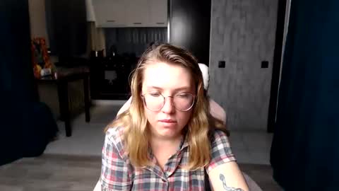 Snapshot of reginasmilee chatting on 11, 9, 2025 Regina online show from 11, 9, 2025