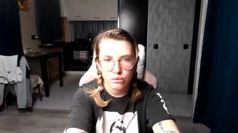 Snapshot of reginasmilee chatting on 18, 9, 2025 Regina online show from 18, 9, 2025