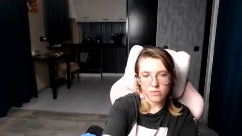 Snapshot of reginasmilee chatting on 19, 9, 2025 Regina online show from 19, 9, 2025