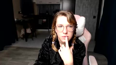 Snapshot of reginasmilee chatting on 21, 9, 2025 Regina online show from 21, 9, 2025