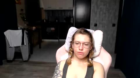 Snapshot of reginasmilee chatting on 24, 9, 2025 Regina online show from 24, 9, 2025