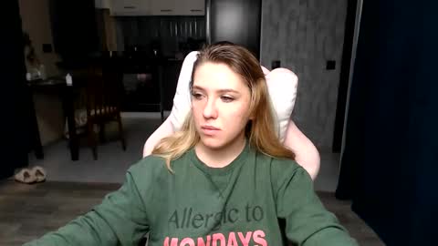 Snapshot of reginasmilee chatting on 28, 9, 2025 Regina online show from 28, 9, 2025