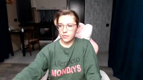 Snapshot of reginasmilee chatting on 28, 9, 2025 Regina online show from 28, 9, 2025