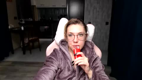 Snapshot of reginasmilee chatting on 29, 9, 2025 Regina online show from 29, 9, 2025