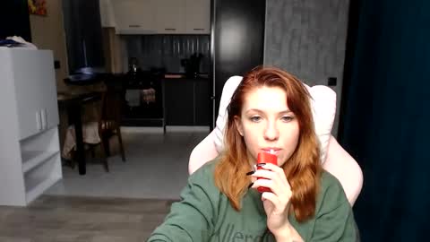 Snapshot of reginasmilee chatting on 8, 10, 2025 Regina online show from 8, 10, 2025