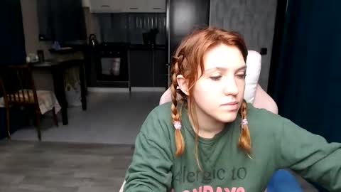 Snapshot of reginasmilee chatting on 15, 10, 2025 Regina online show from 15, 10, 2025