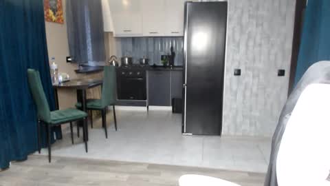 Snapshot of reginasmilee chatting on 6, 11, 2025 Regina online show from 6, 11, 2025