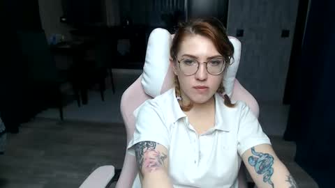 Snapshot of reginasmilee chatting on 11, 11, 2025 Regina online show from 11, 11, 2025