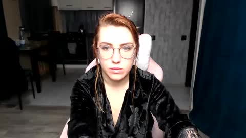 Snapshot of reginasmilee chatting on 15, 11, 2025 Regina online show from 15, 11, 2025