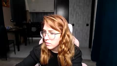 Snapshot of reginasmilee chatting on 18, 11, 2025 Regina online show from 18, 11, 2025