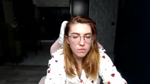 Snapshot of reginasmilee chatting on 25, 11, 2025 Regina online show from 25, 11, 2025