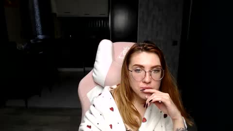 Snapshot of reginasmilee chatting on 25, 11, 2025 Regina online show from 25, 11, 2025