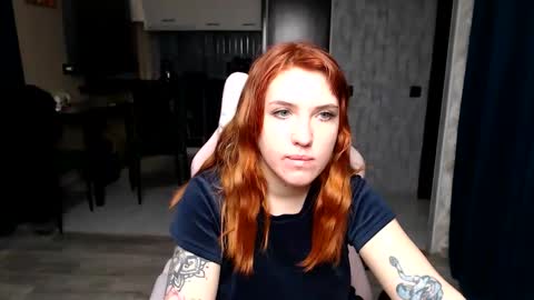 Snapshot of reginasmilee chatting on 4, 12, 2025 Regina online show from 4, 12, 2025