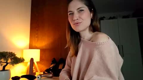 Snapshot of reileyfoxx chatting on 15, 4, 2026 Reiley online show from 15, 4, 2026