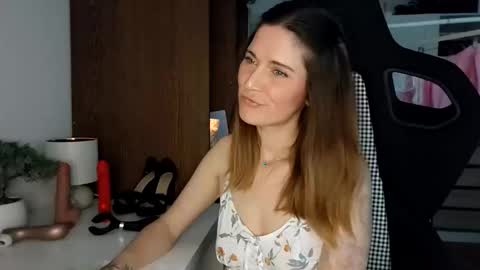 Snapshot of reileyfoxx chatting on 27, 4, 2026 Reiley online show from 27, 4, 2026