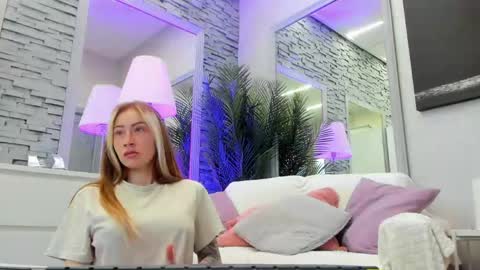 Snapshot of reina_cummings chatting on 3, 6, 2026 reina cummings online show from 3, 6, 2026