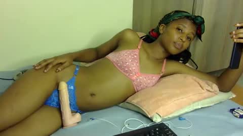 Snapshot of rellings_maya chatting on 13, 1, 2025 rellings-maya online show from 13, 1, 2025