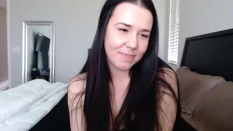 Bella Lively online show from 5, 1, 2026