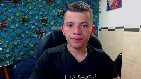 Snapshot of rennesanti chatting on 4, 2, 2025 R E N E online show from 4, 2, 2025