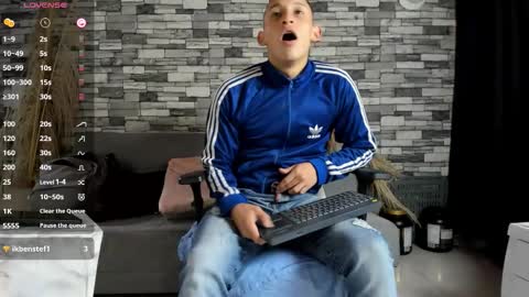 Snapshot of rey_masterhot chatting on 2, 10, 2025 reymasterhot online show from 2, 10, 2025