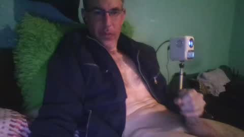 reyes_albert2006 online show from 8, 3, 2026