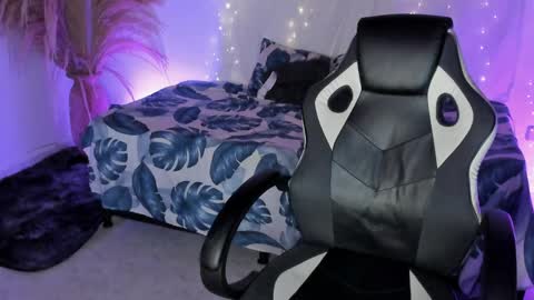 RianaK online show from 6, 4, 2026