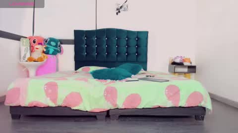 Rianna Garcia online show from 22, 2, 2025