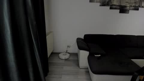 Snapshot of richarddarell chatting on 6, 10, 2025 RichardDarell online show from 6, 10, 2025