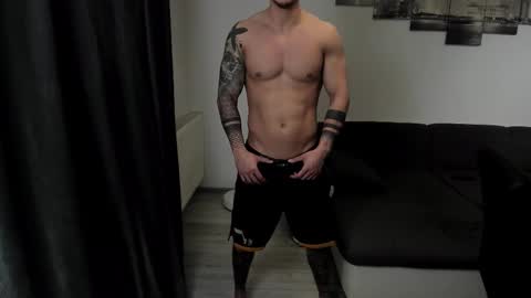 Snapshot of richarddarell chatting on 2, 12, 2025 RichardDarell online show from 2, 12, 2025