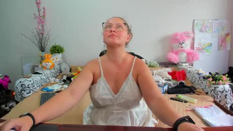 Snapshot of richlucky555 chatting on 4, 6, 2026 Anna - not anna - right Anna online show from 4, 6, 2026