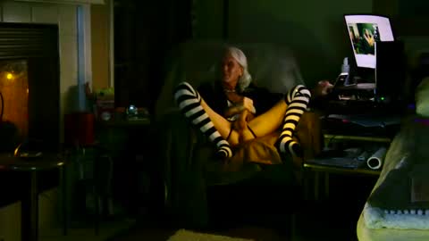 PINK HOLE TWINK online show from 22, 1, 2025