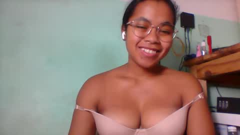 Snapshot of rinah856024 chatting on 8, 5, 2026 rinah856024 online show from 8, 5, 2026