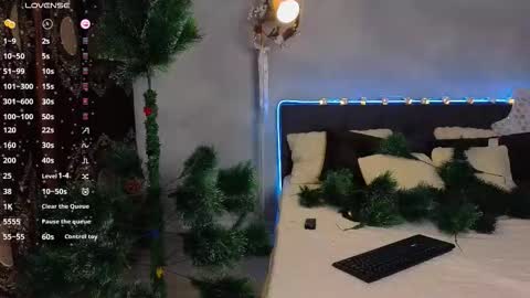 Snapshot of river_flowerr chatting on 19, 12, 2025 Miley online show from 19, 12, 2025