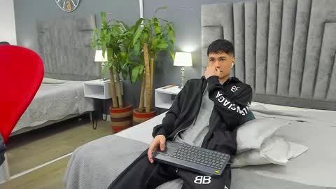 Roan Birkin online show from 8, 2, 2025