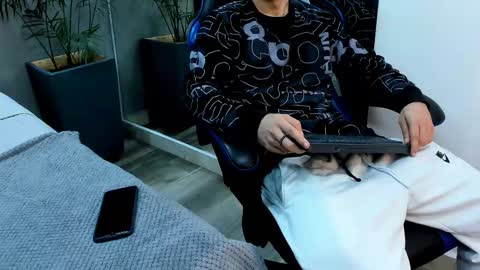 Roan Birkin online show from 17, 11, 2025