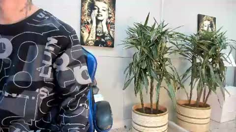 Snapshot of roan_birkin chatting on 25, 6, 2026 Roan Birkin online show from 25, 6, 2026
