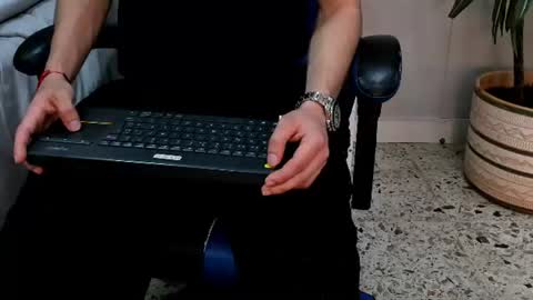 Snapshot of roan_birkin chatting on 28, 6, 2026 Roan Birkin online show from 28, 6, 2026
