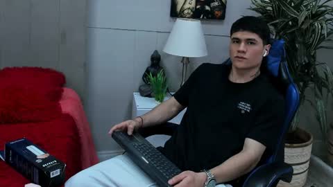 Snapshot of roan_birkin chatting on 14, 7, 2026 Roan Birkin online show from 14, 7, 2026