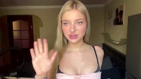 Snapshot of robbinwinsett chatting on 8, 7, 2026 Stacy online show from 8, 7, 2026