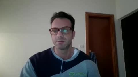 Snapshot of roberpierre_ho chatting on 3, 4, 2026 roberpierre_ho online show from 3, 4, 2026