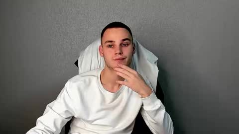 robert10211 online show from 1, 12, 2025