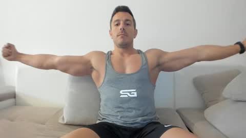 Snapshot of roberto4ever chatting on 10, 5, 2026 roberto4ever online show from 10, 5, 2026