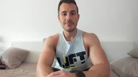 Snapshot of roberto4ever chatting on 1, 6, 2026 roberto4ever online show from 1, 6, 2026