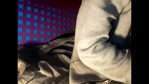 Snapshot of robincom23 chatting on 7, 3, 2025 R online show from 7, 3, 2025