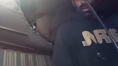 Snapshot of robincom23 chatting on 6, 10, 2025 R online show from 6, 10, 2025