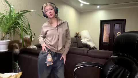 Snapshot of rochellehouis chatting on 2, 2, 2026 Anny online show from 2, 2, 2026